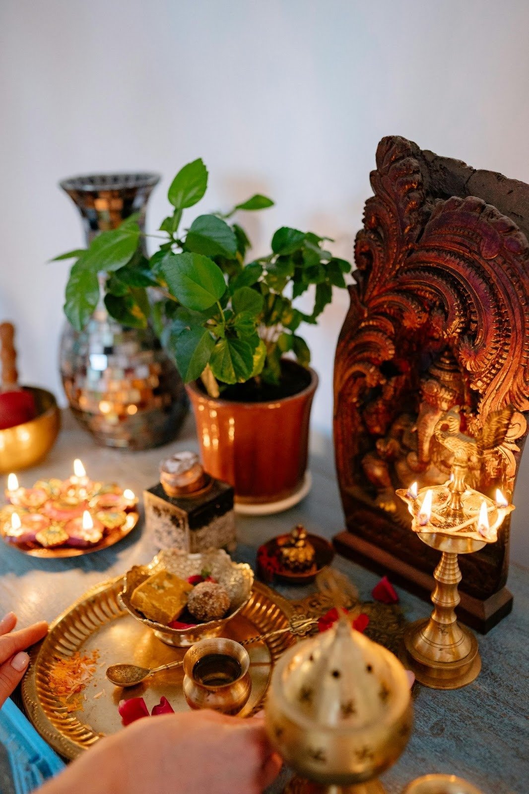 Guide to Choosing the Perfect Luxury Marble Pooja Room for Your Home