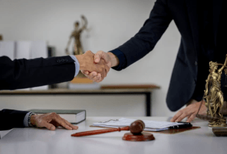 How Legal Experts Handle Settlement Negotiations