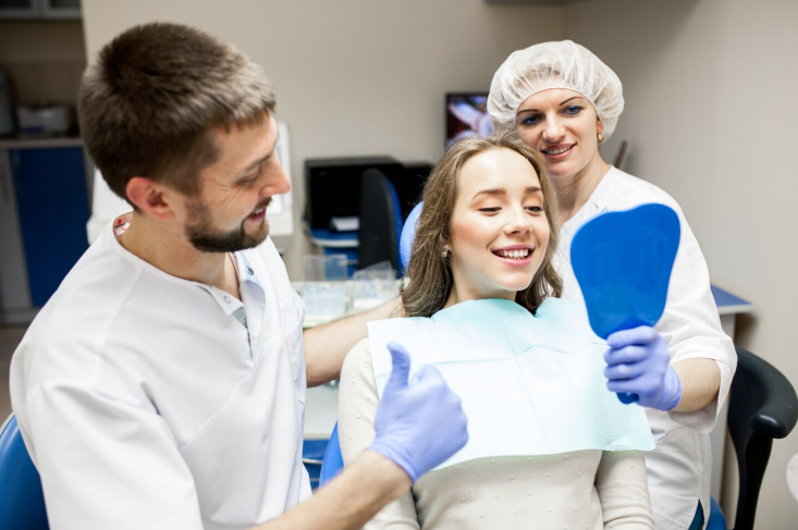 When Should You See an Oral Surgeon for Dental Implants? Expert Guidance for Missing Teeth